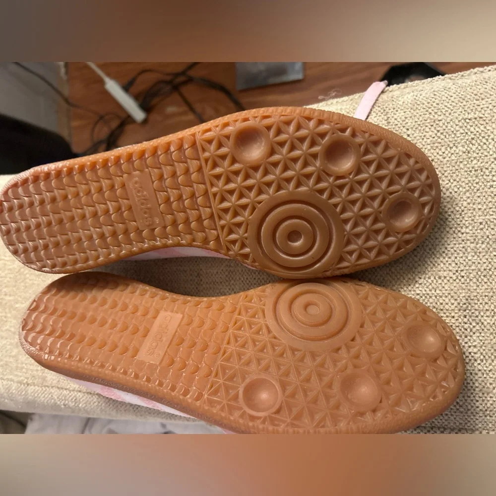 Pink woman’s soft mesh Adidas sneakers. - Picture 4 of 5